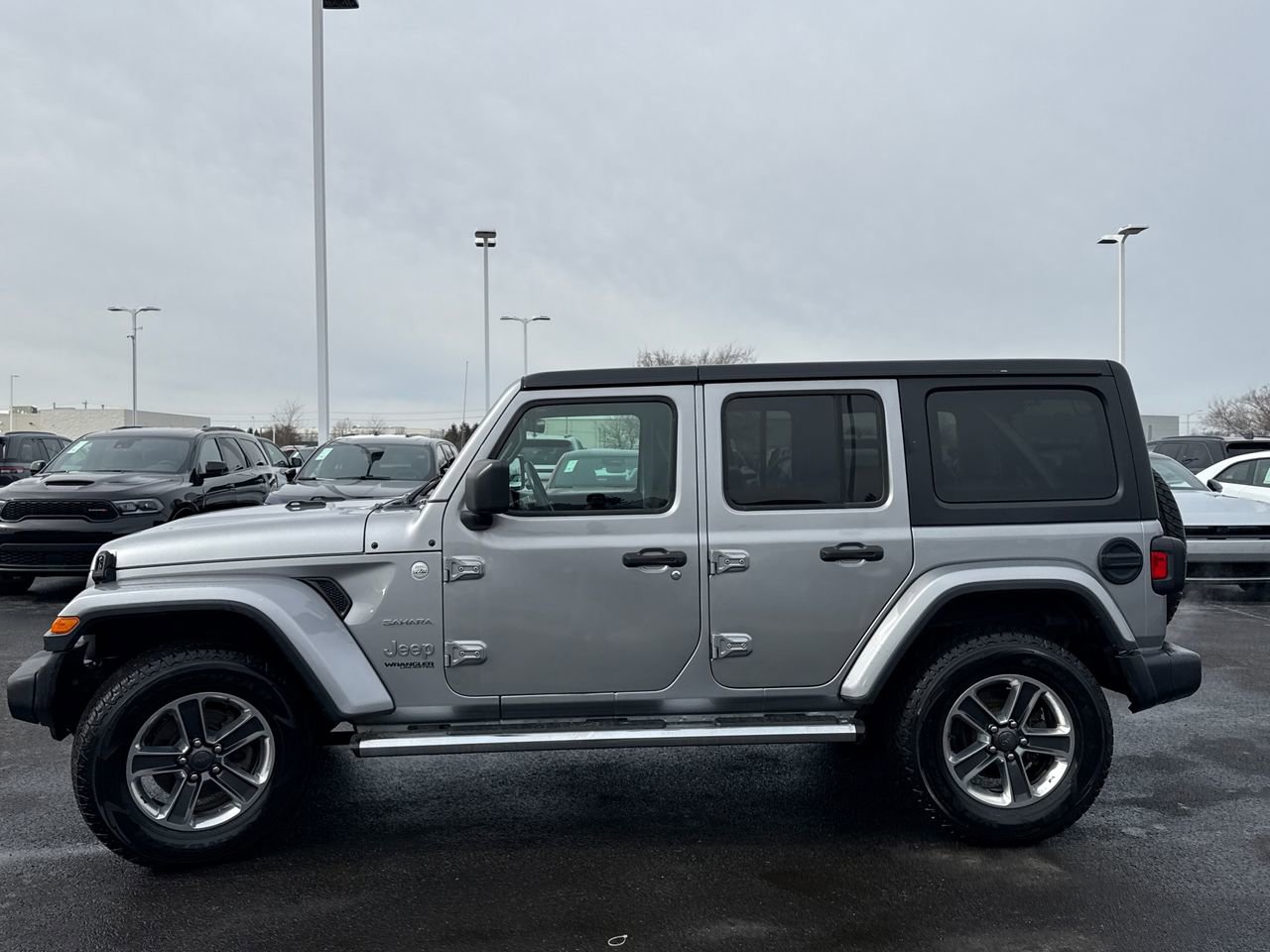 Used 2018 Jeep Wrangler Unlimited Sahara w/ Uconnect 4C Nav & Sound Group image 6