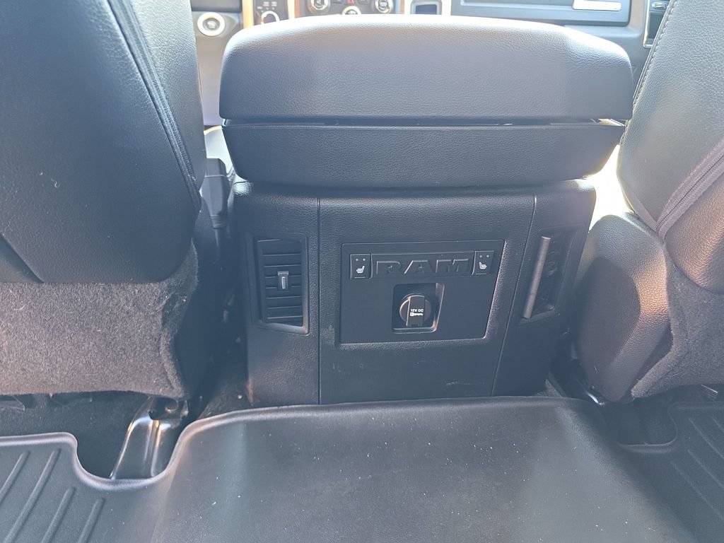 Used 2015 RAM 2500 Laramie w/ Black Appearance Group AWD/4WD image 36