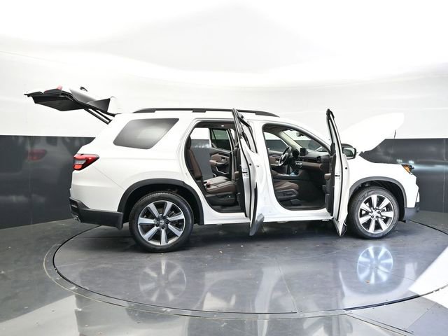 Used 2025 Honda Pilot Elite image 39