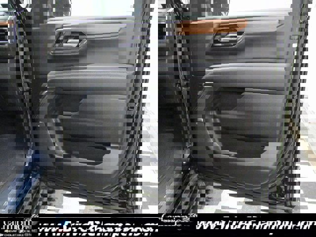 Certified 2025 GMC Yukon Denali image 45