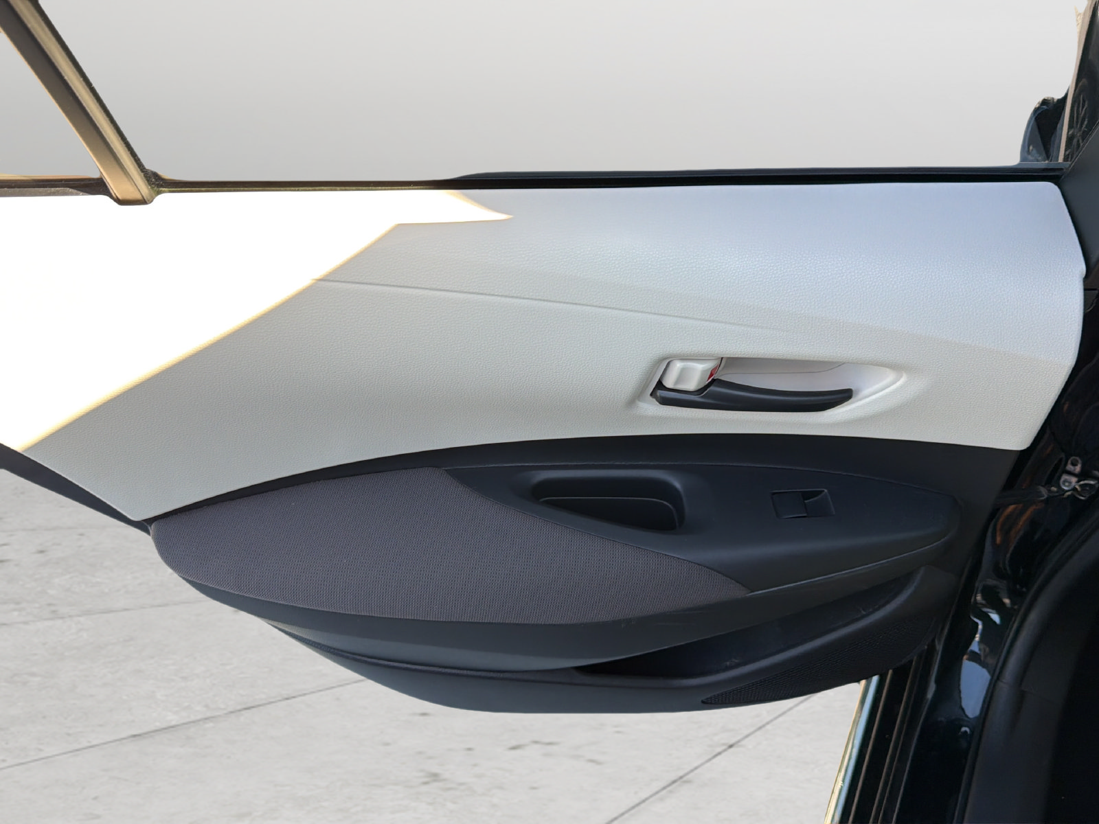 Used 2022 Toyota Corolla LE FWD image 34