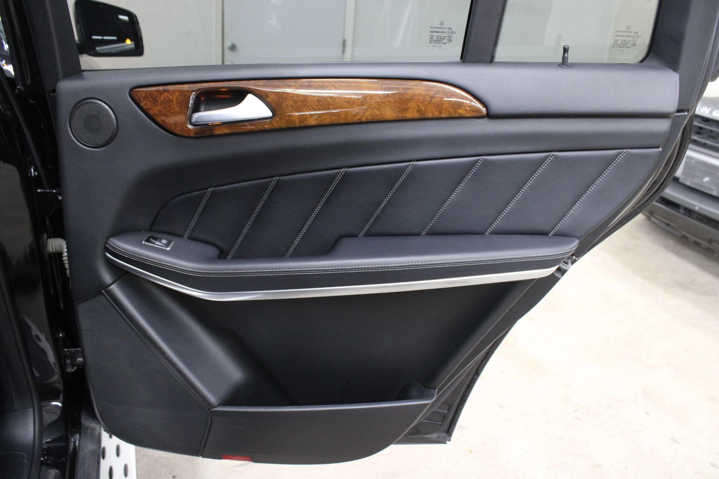 Used 2014 Mercedes-Benz GL 550 4MATIC image 34