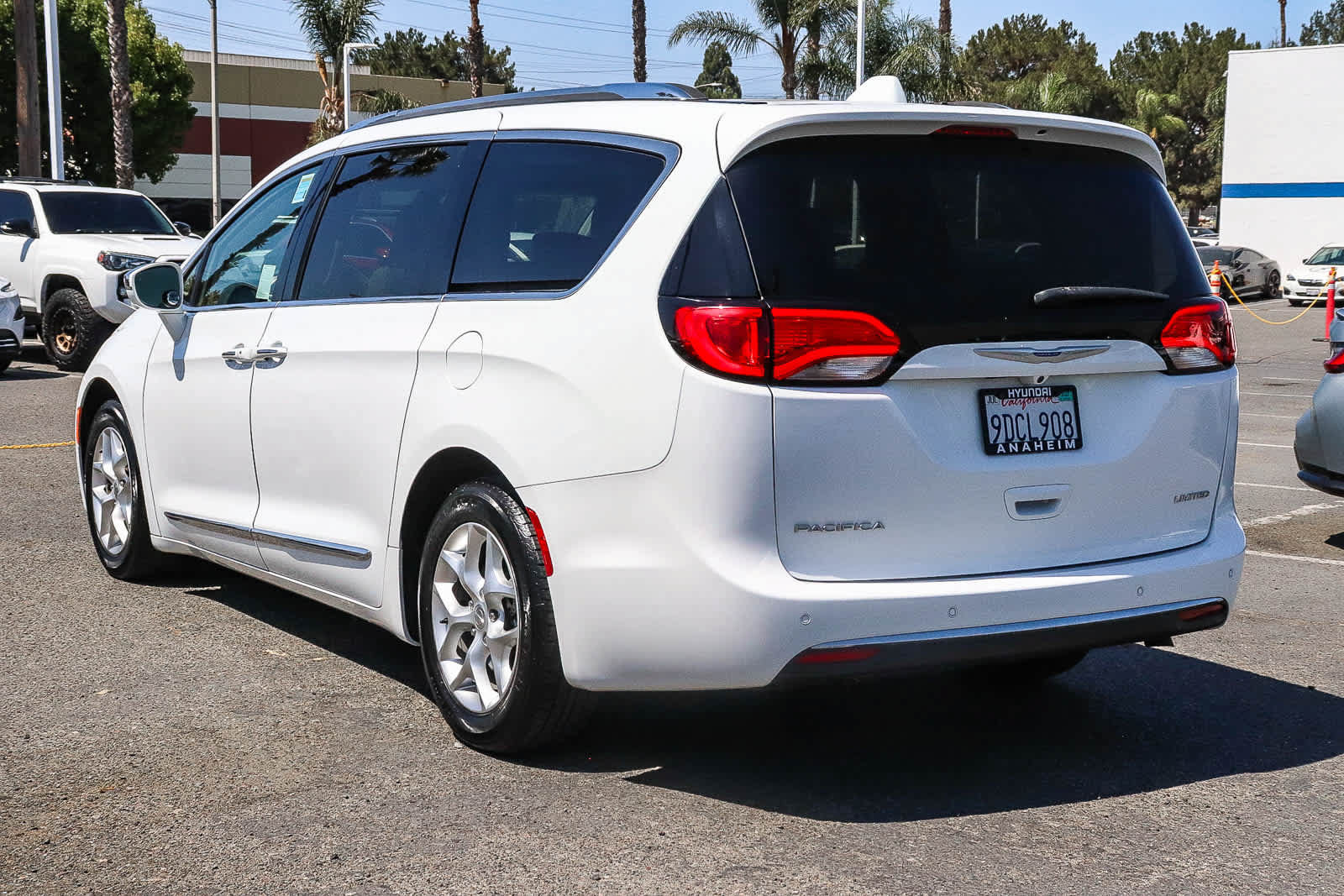 Used 2019 Chrysler Pacifica Limited FWD image 9