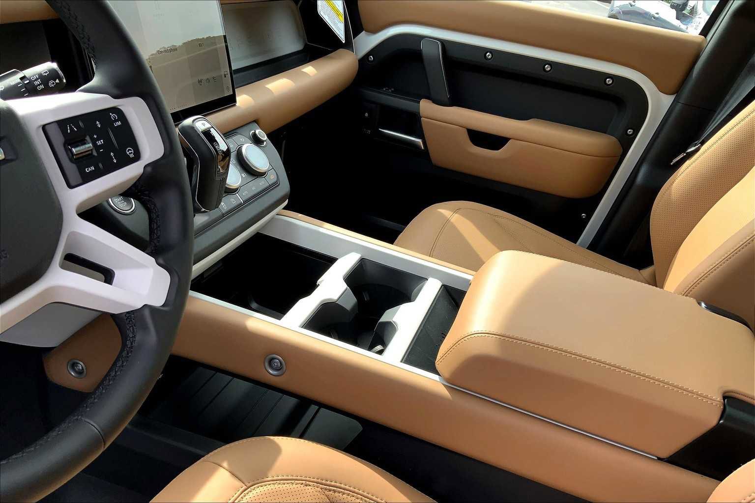 New 2025 Land Rover Defender 110 X-Dynamic SE image 10