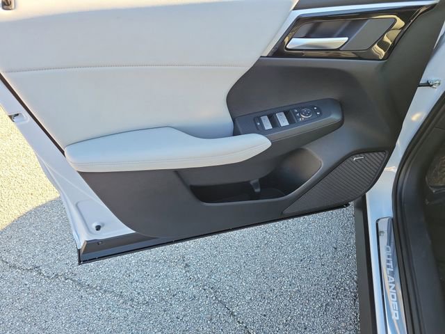 New 2026 Mitsubishi Outlander SE image 22