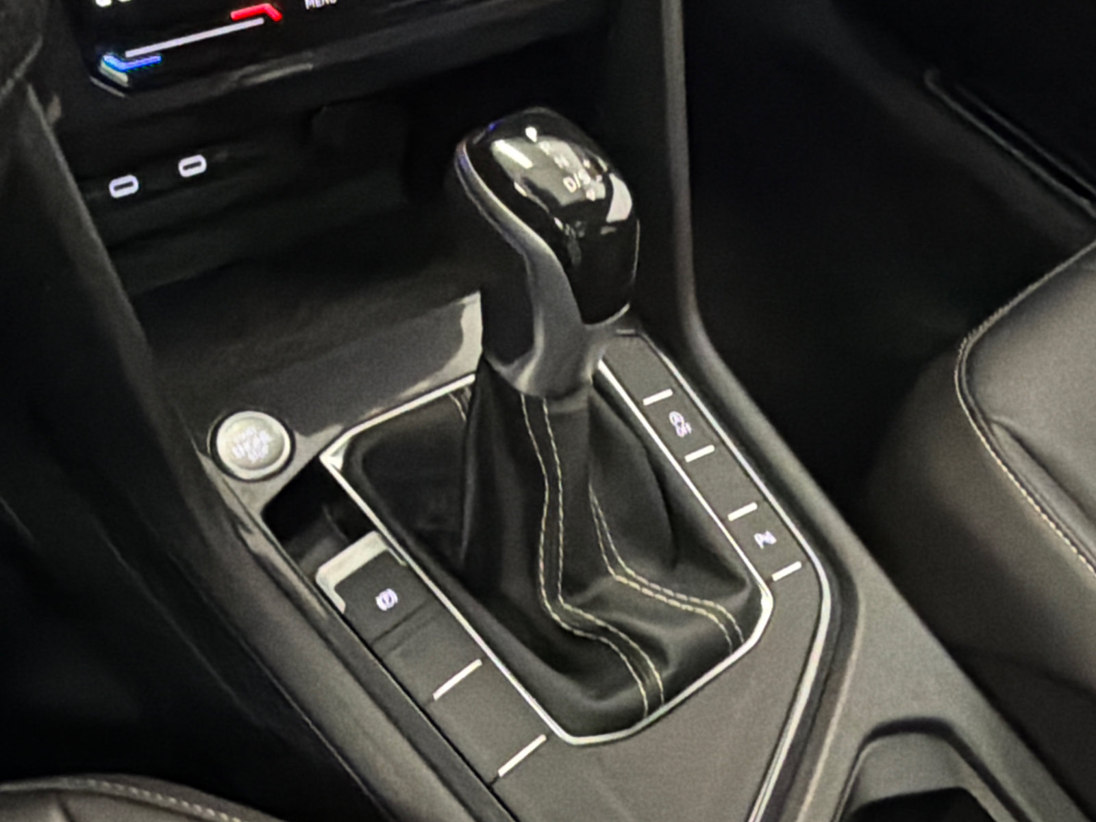 Used 2022 Volkswagen Tiguan SE R-Line FWD image 29