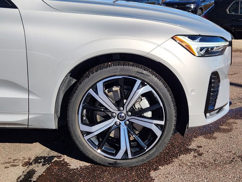Used 2023 Volvo XC60 B6 Ultimate w/ Climate Package image 28