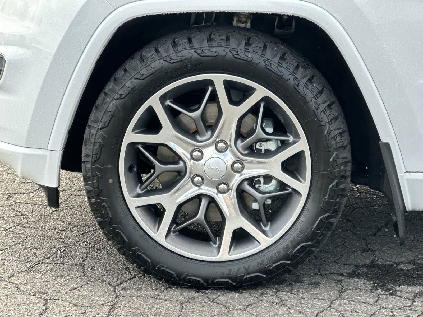 Used 2021 Jeep Grand Cherokee Overland AWD/4WD image 27