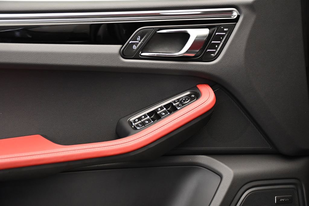 Used 2025 Porsche Macan image 35