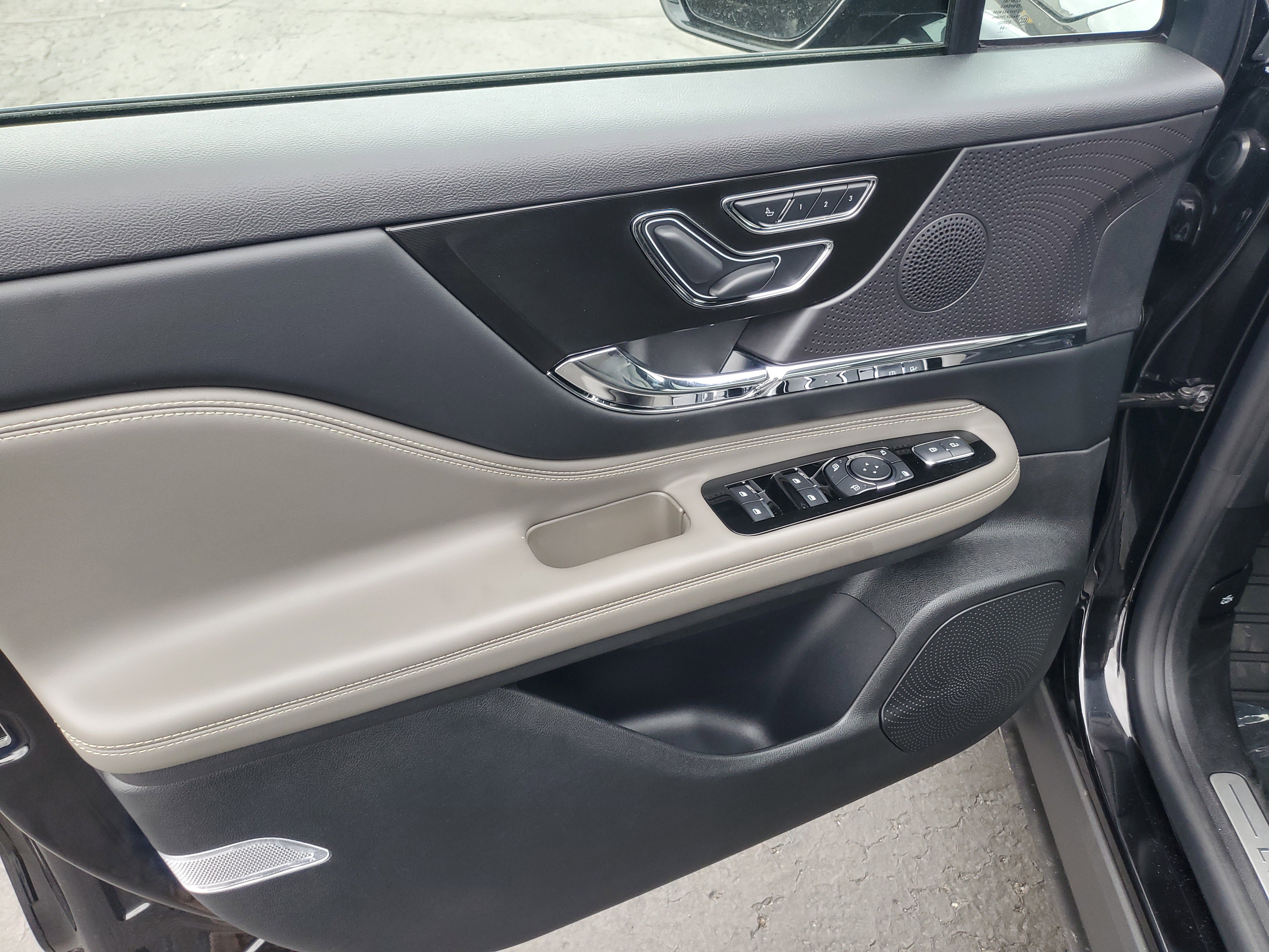 New 2025 Lincoln Corsair Grand Touring w/ Jet Appearance Package image 8