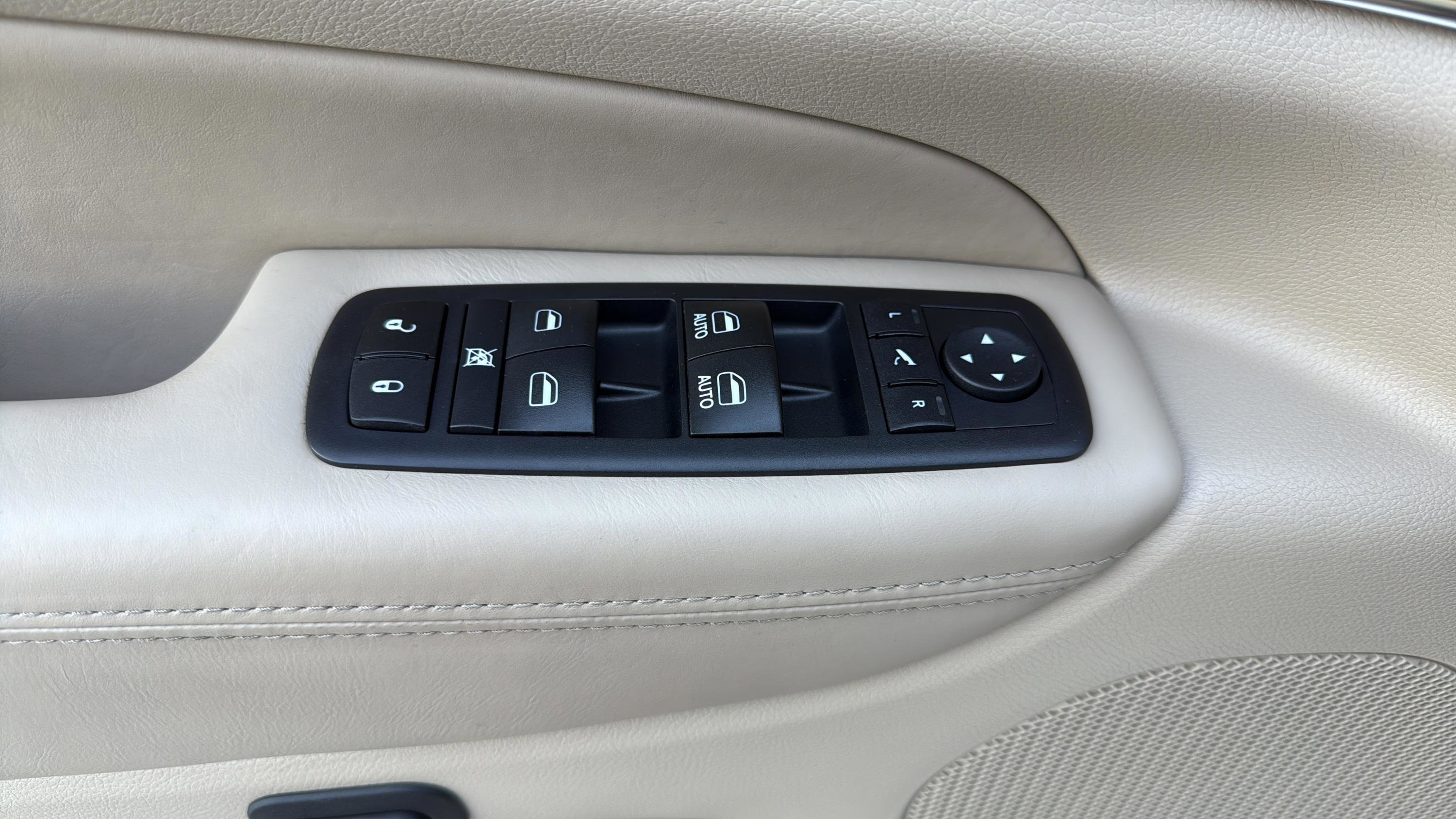 Used 2017 Jeep Grand Cherokee Overland AWD/4WD image 20