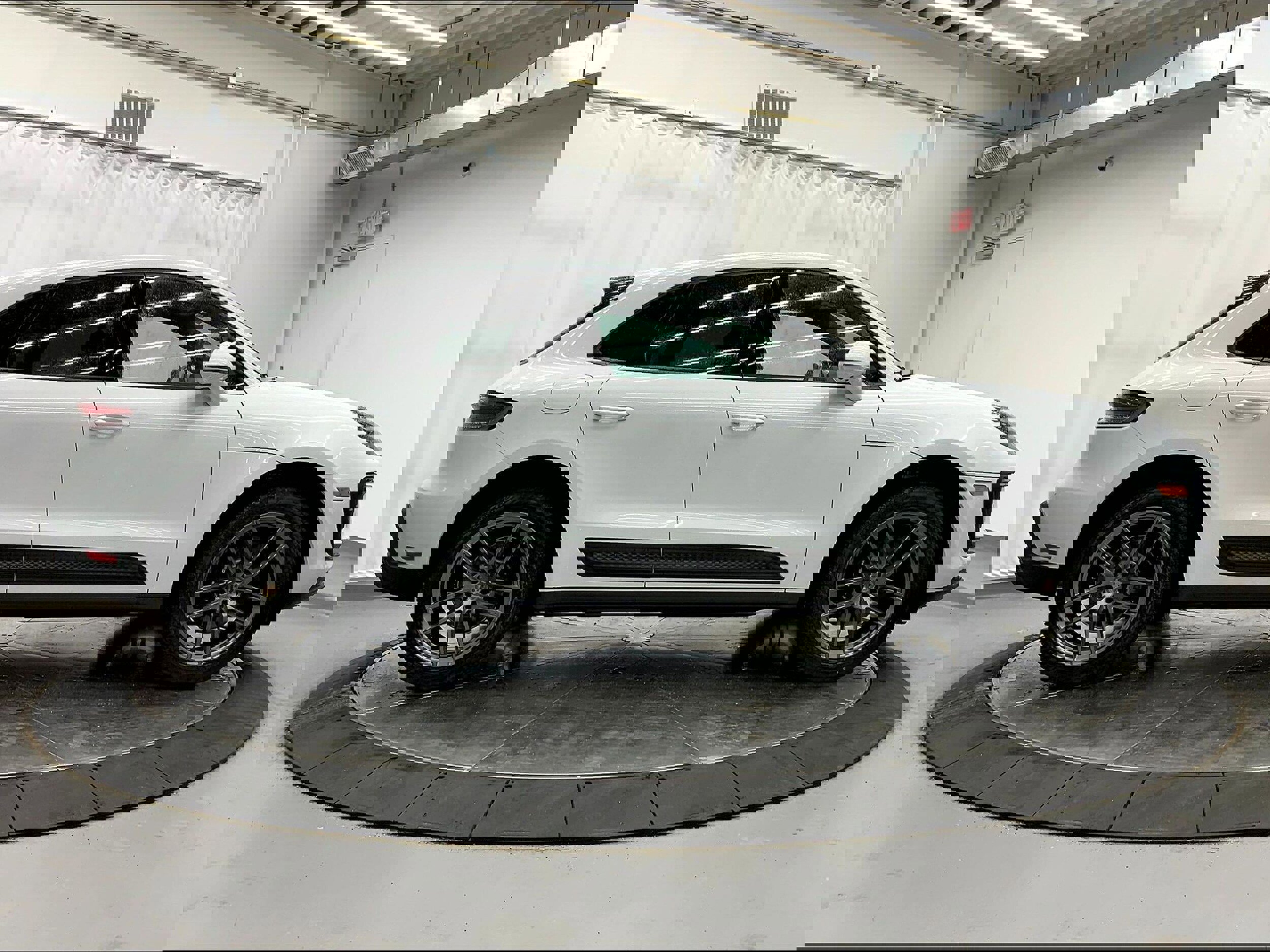 New 2025 Porsche Macan image 7
