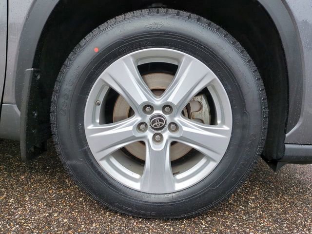 Used 2021 Toyota Highlander LE image 11