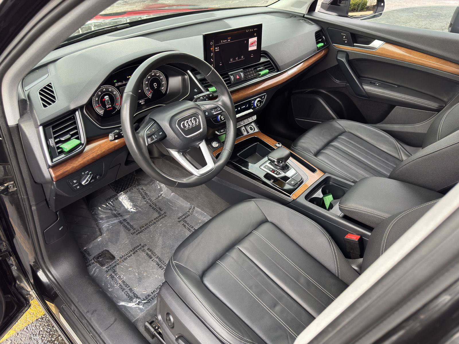 Used 2023 Audi Q5 2.0T Premium Plus w/ Premium Plus Package AWD/4WD image 18