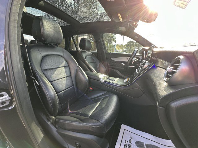 Used 2022 Mercedes-Benz GLC 300 4MATIC image 23