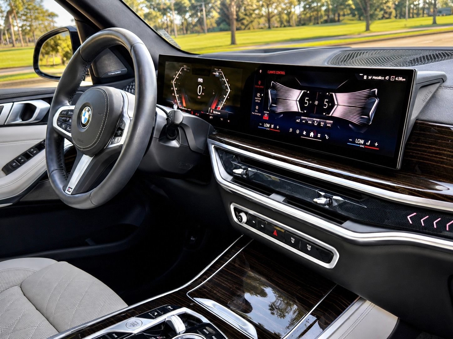 Used 2025 BMW X5 xDrive40i w/ M Sport Package AWD/4WD image 21