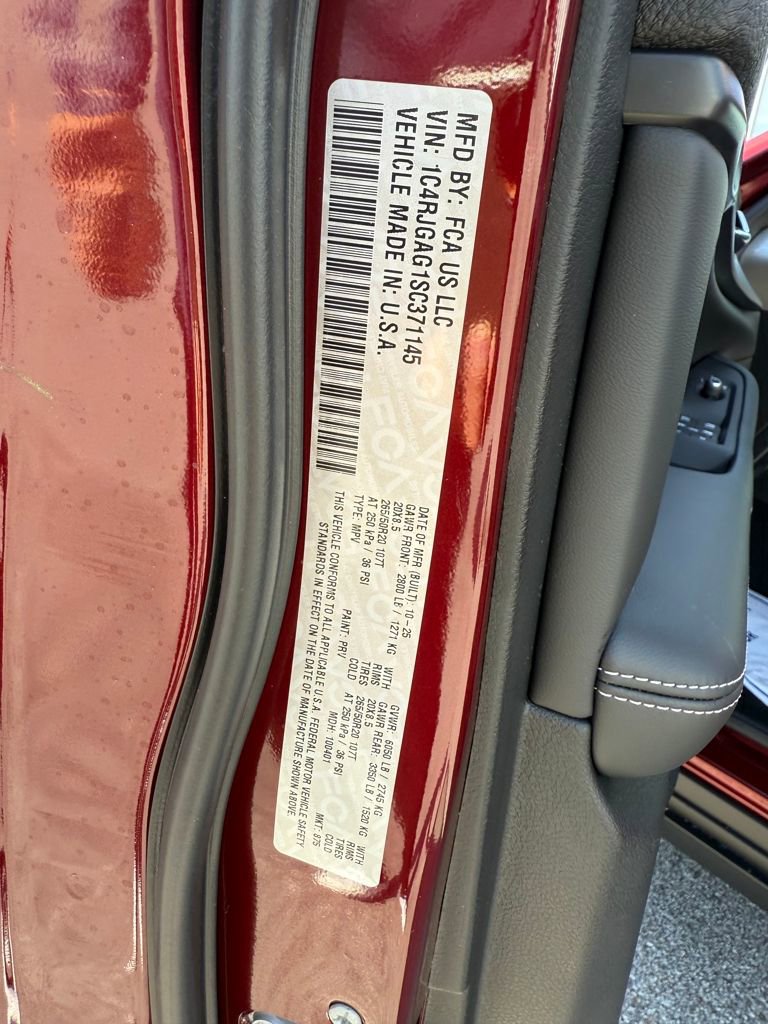 New 2025 Jeep Grand Cherokee Laredo image 30