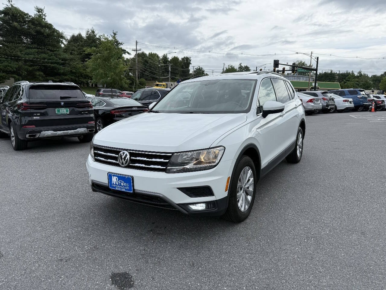 Used 2018 Volkswagen Tiguan SE w/ Panoramic Sunroof Package AWD/4WD image 2