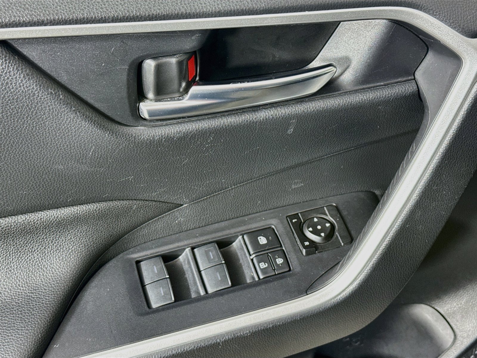 Used 2023 Toyota RAV4 SE w/ Weather & Moonroof Package AWD/4WD image 18