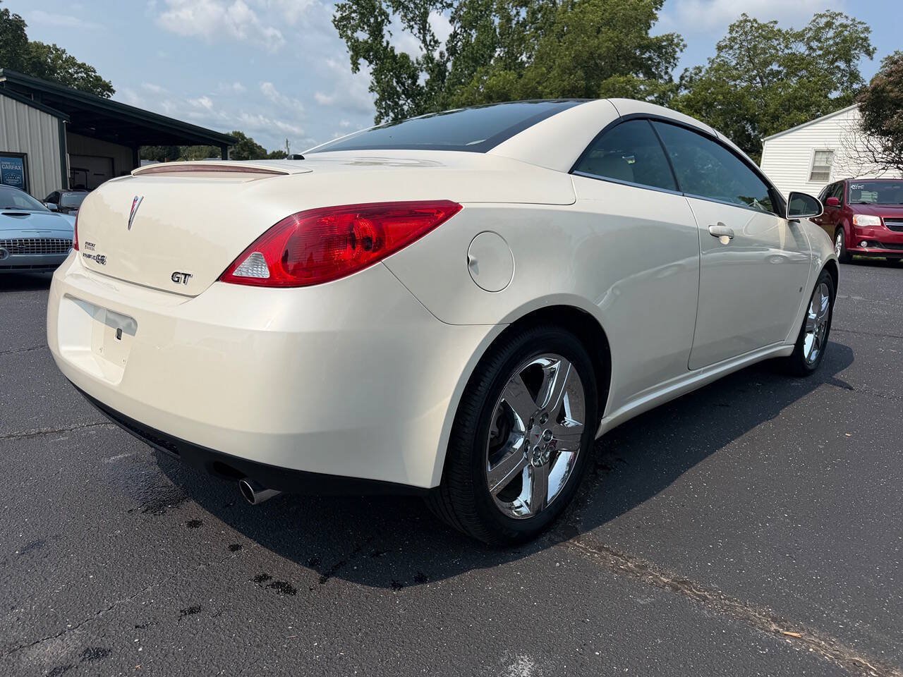 Used 2009 Pontiac G6 GT w/ Sport Package 1 FWD image 6