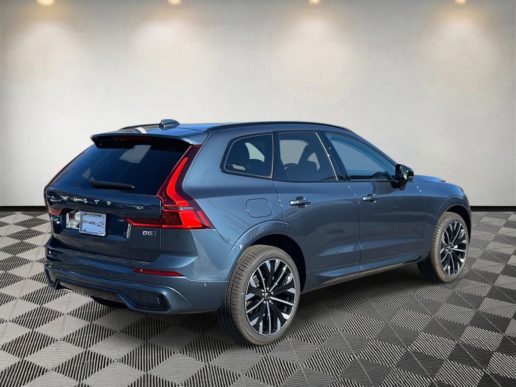 New 2026 Volvo XC60 B5 Ultra w/ Climate Package image 3