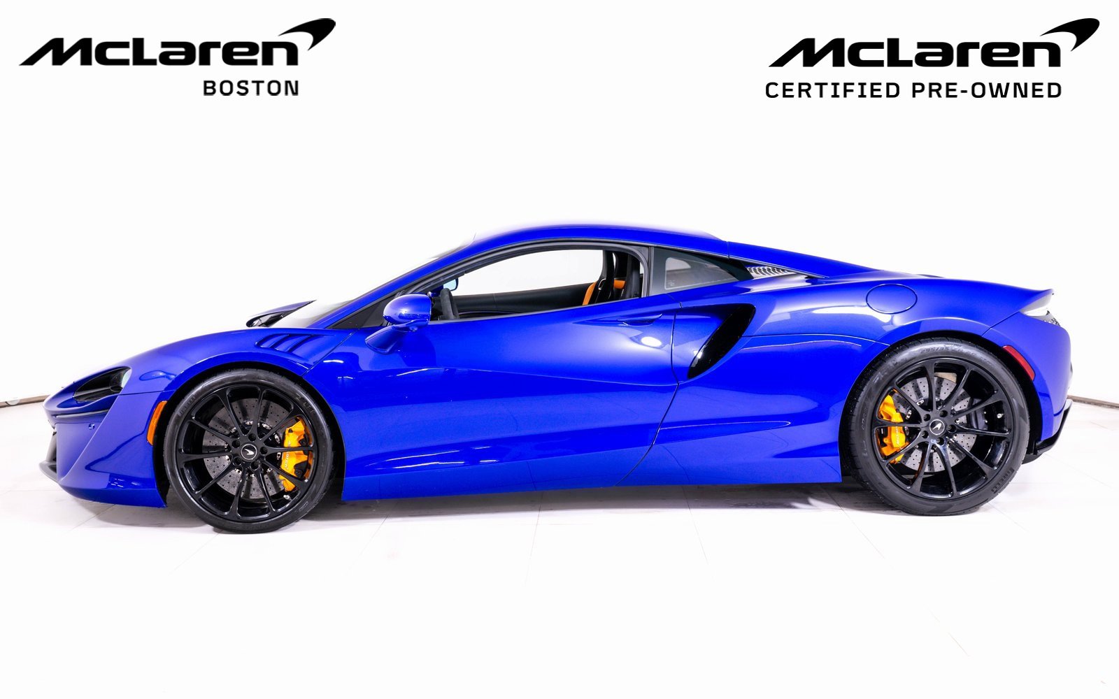 Used 2023 McLaren Artura image 2