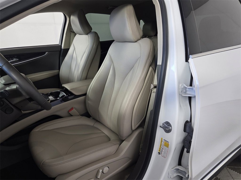 Used 2023 Lincoln Nautilus FWD w/ Premium Package image 7