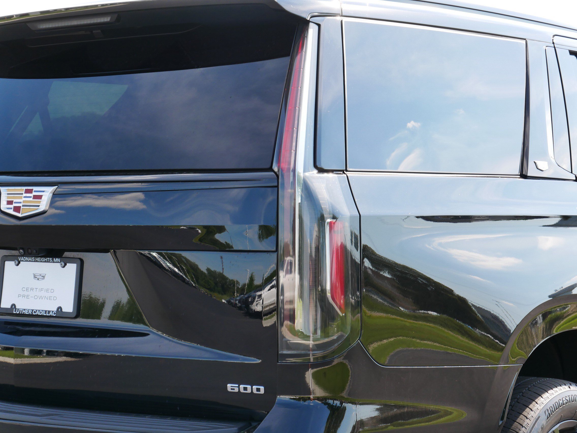 Used 2023 Cadillac Escalade Sport AWD/4WD image 16