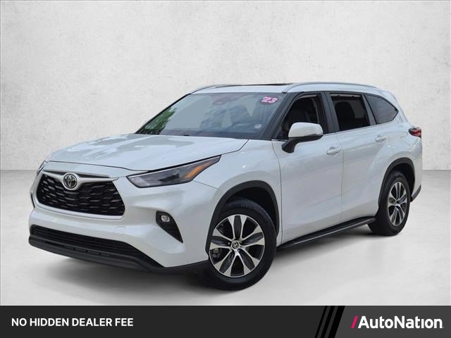 Used 2023 Toyota Highlander XLE FWD image 1