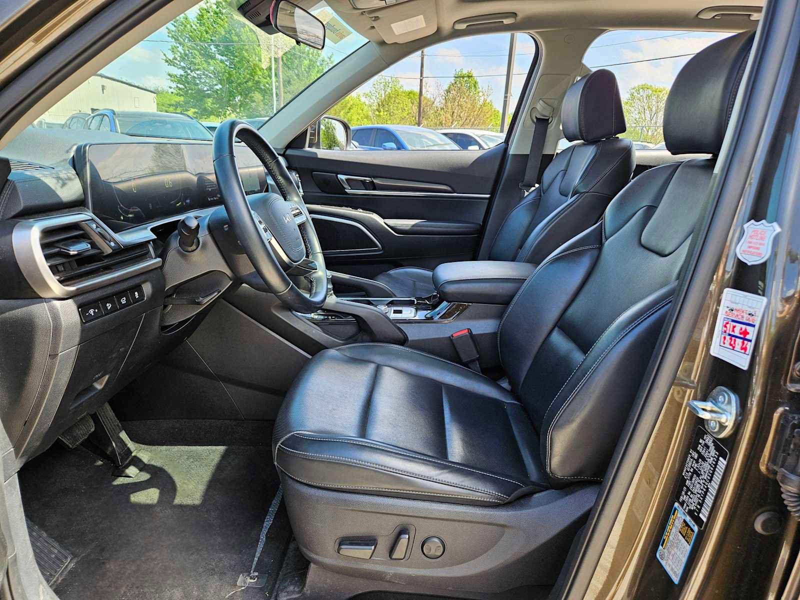 Used 2025 Kia Telluride S image 16