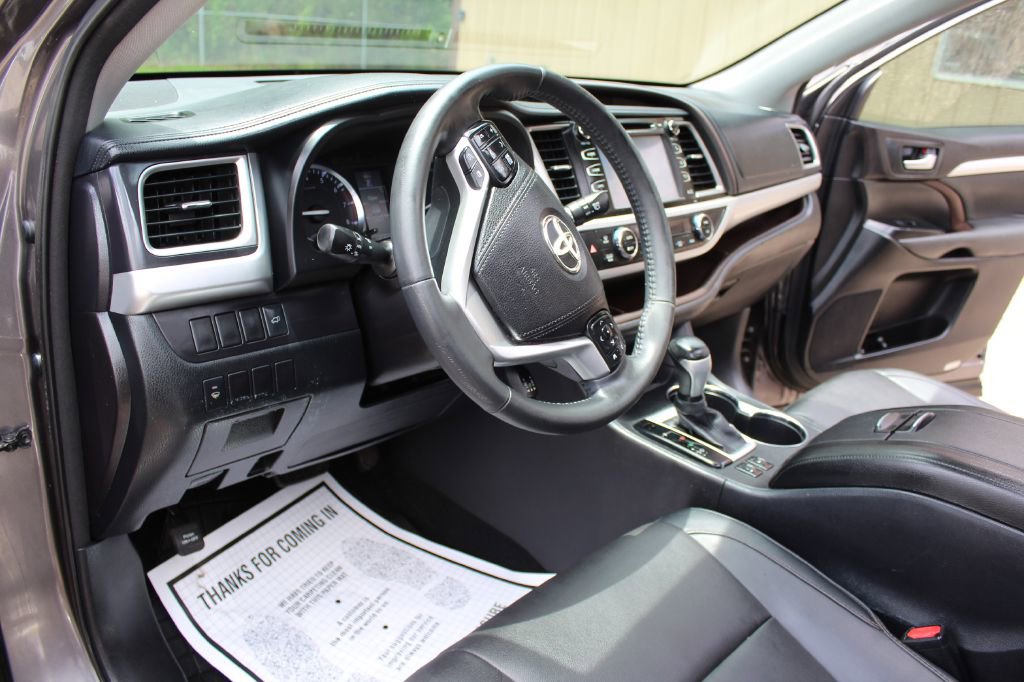 Used 2015 Toyota Highlander XLE image 23