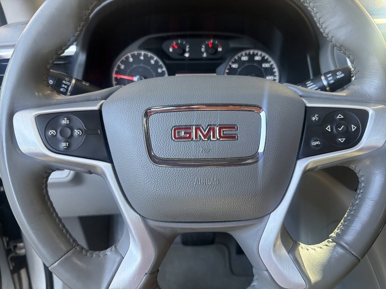 Used 2018 GMC Acadia SLE w/ LPO, Cargo Package FWD image 12