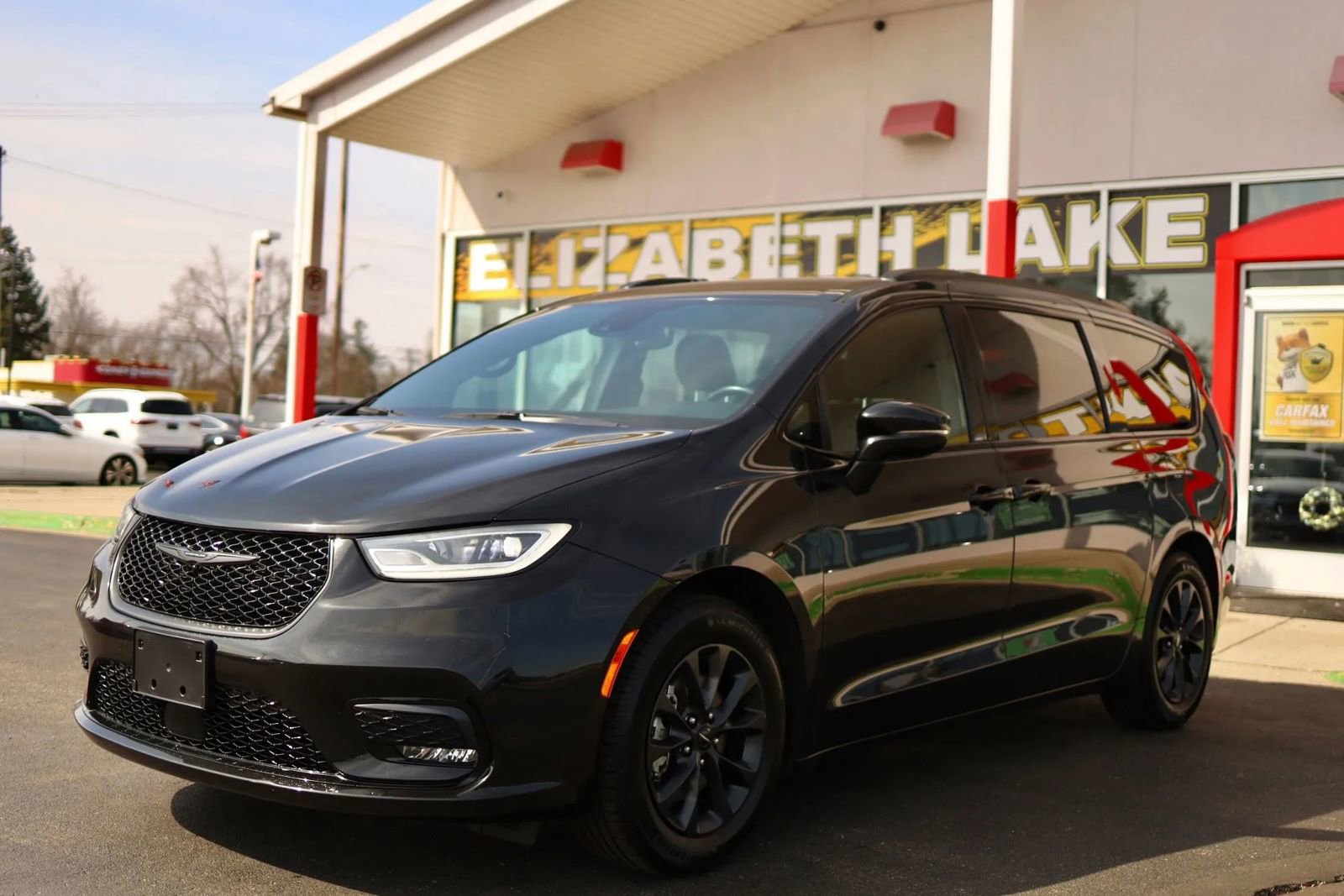 Used 2021 Chrysler Pacifica Touring w/ Uconnect Theater Family Group image 1