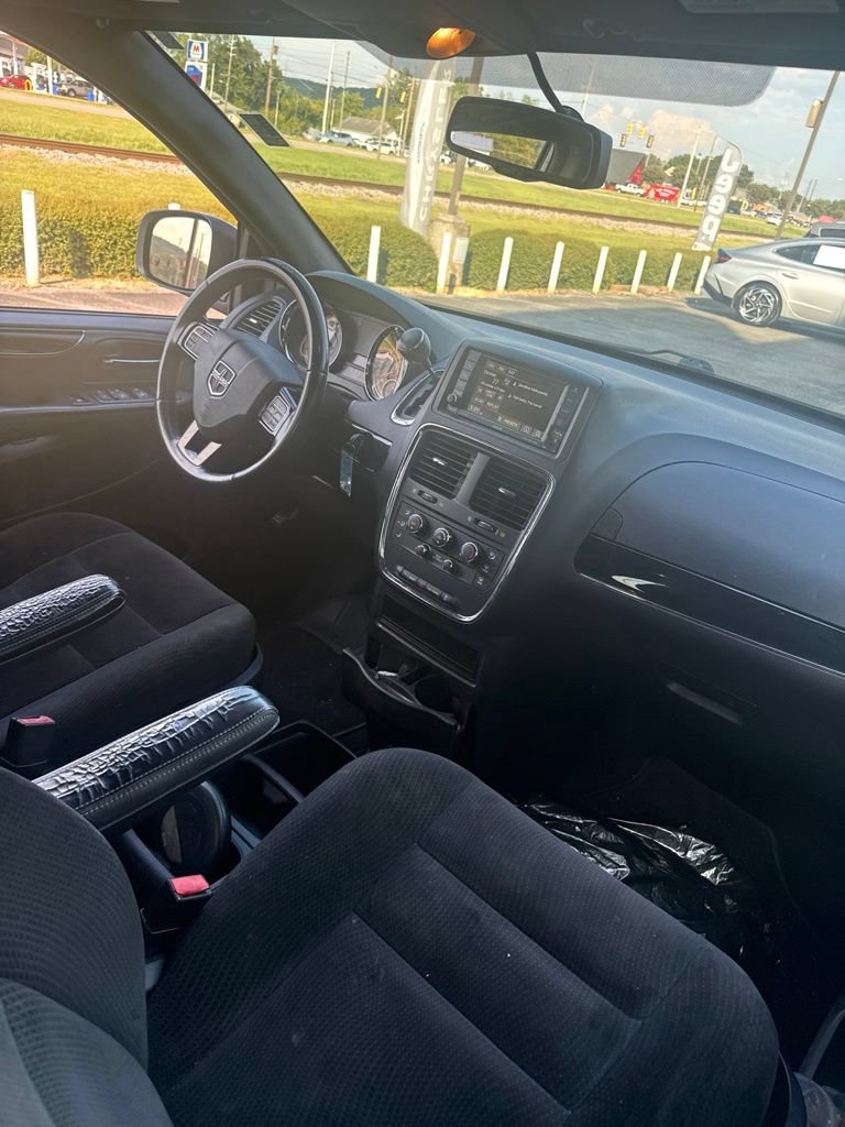 Used 2016 Dodge Grand Caravan SE FWD image 12