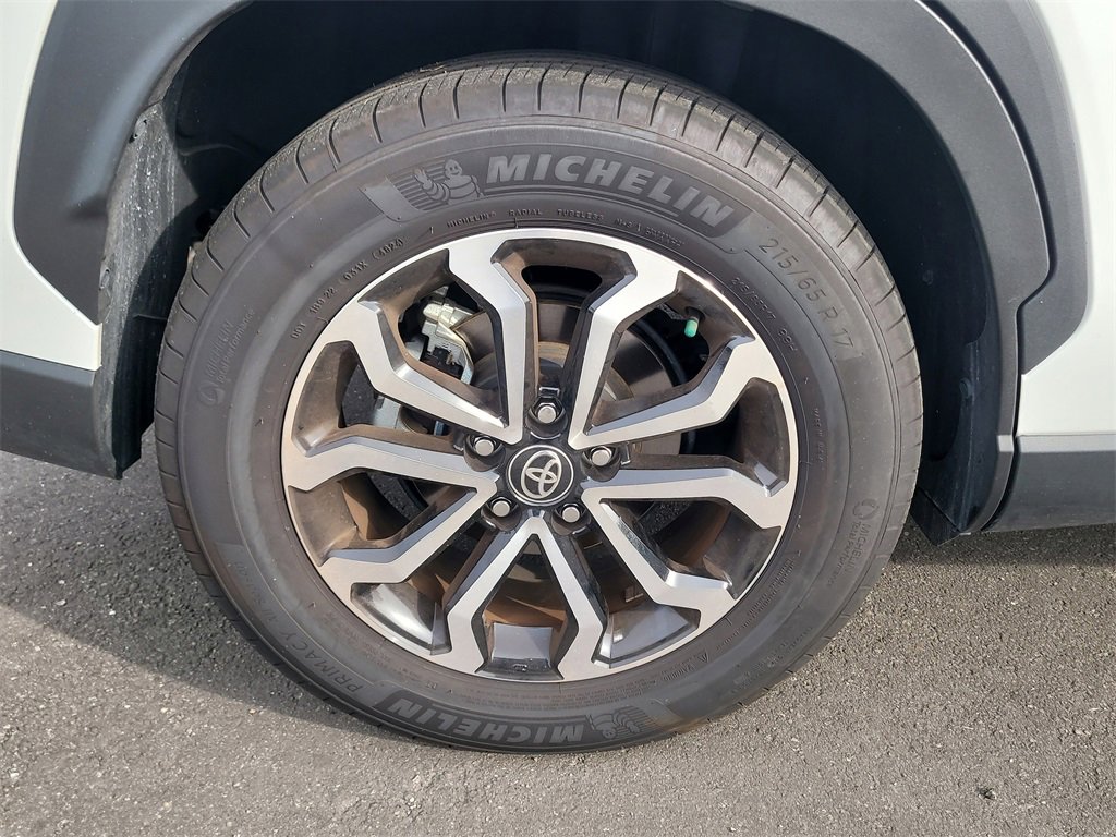 Used 2025 Toyota Corolla Cross AWD Hybrid image 5