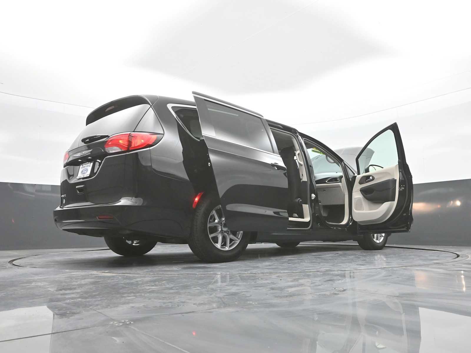 Used 2024 Chrysler Voyager LX FWD image 48