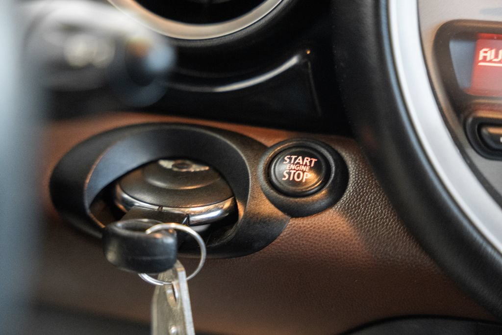 Used 2011 MINI Cooper Convertible FWD image 22