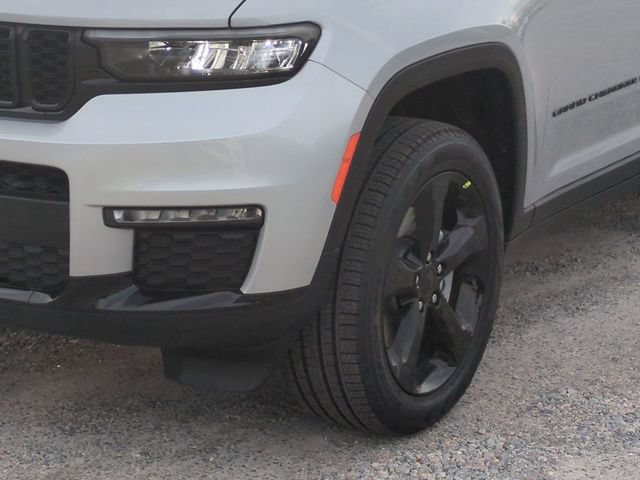 New 2025 Jeep Grand Cherokee L Limited w/ Black Appearance Package AWD/4WD image 9