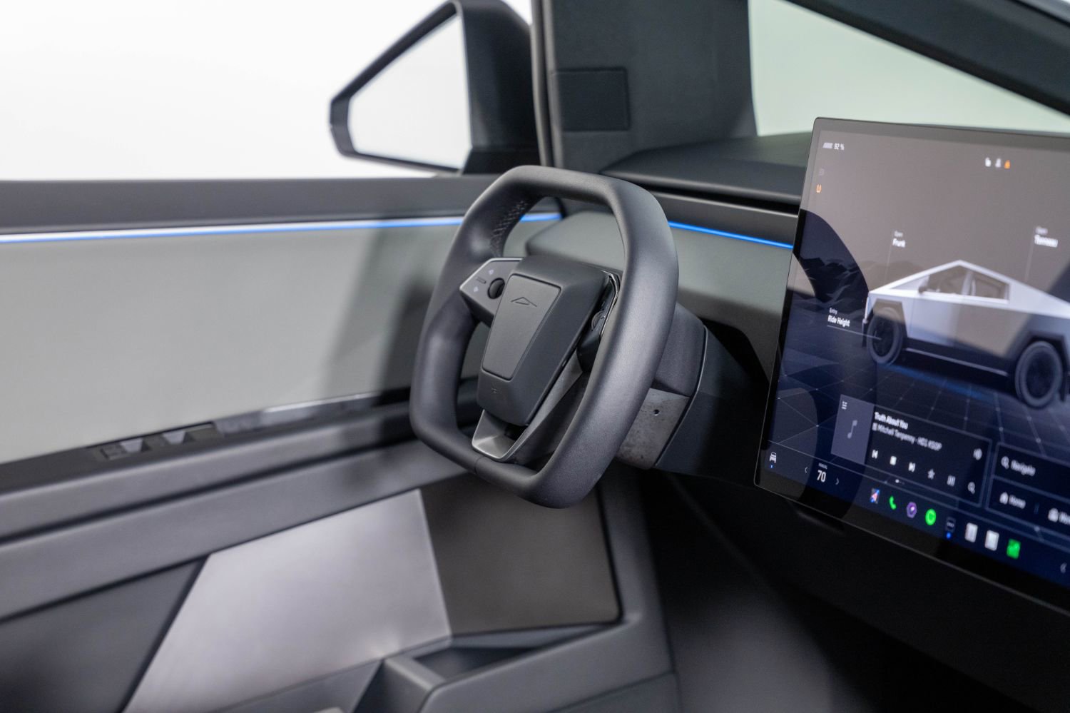 Used 2024 Tesla Cybertruck AWD Crew Cab image 24