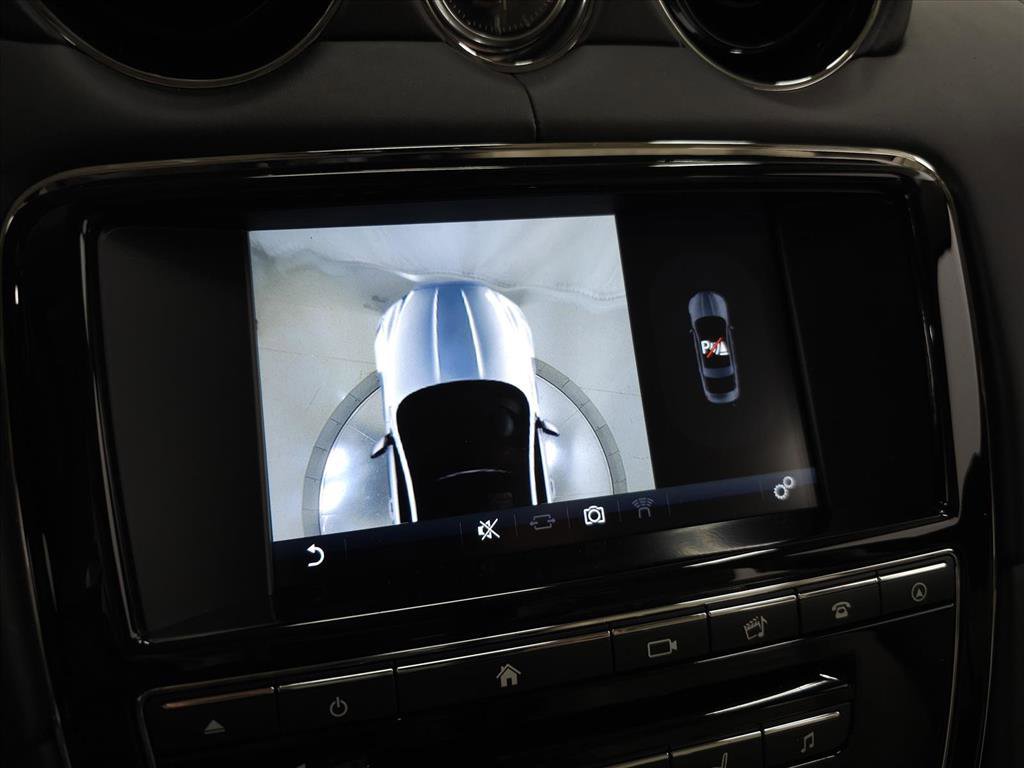 Used 2016 Jaguar XJ L Portfolio image 29