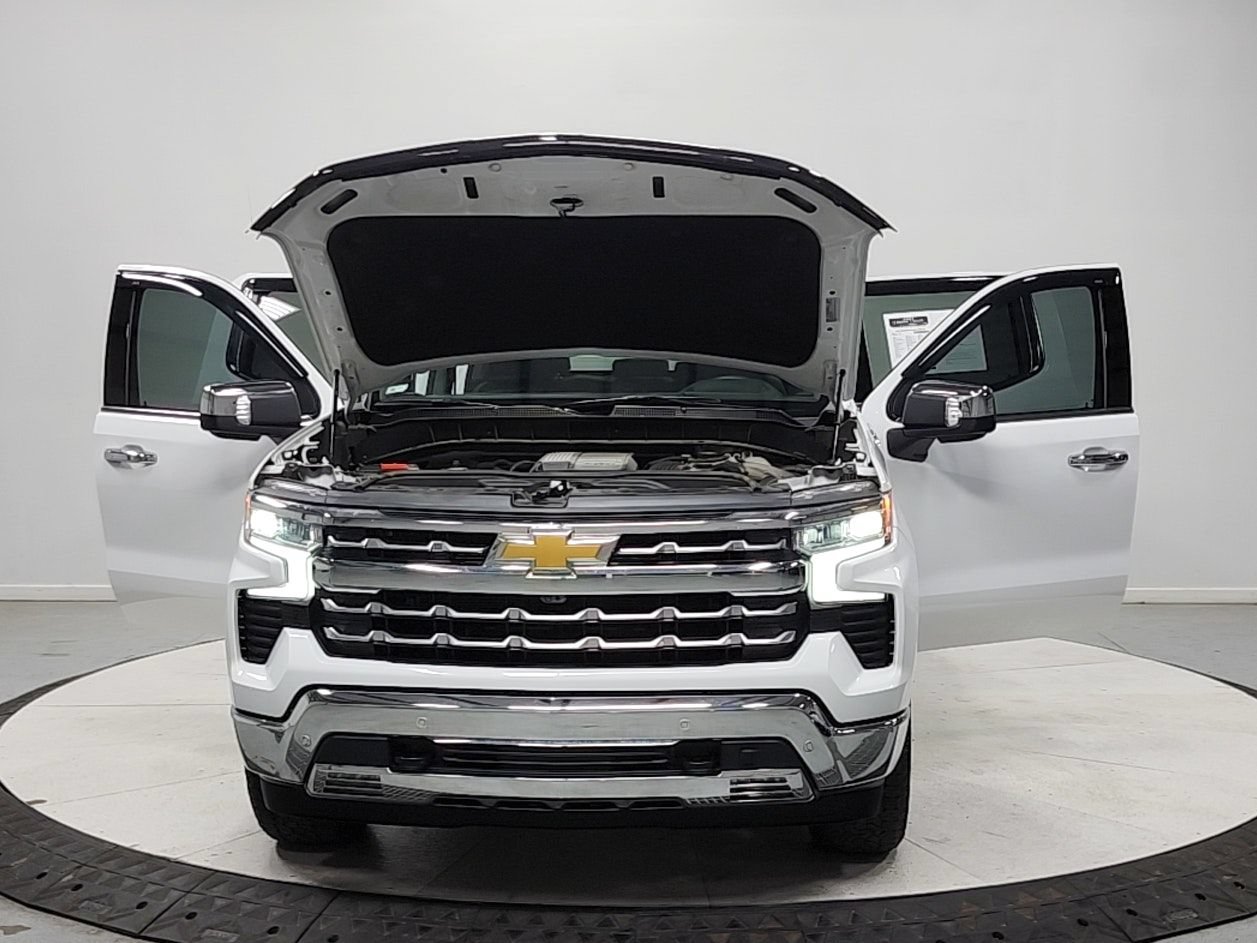 Used 2025 Chevrolet Silverado 1500 LTZ AWD/4WD image 10