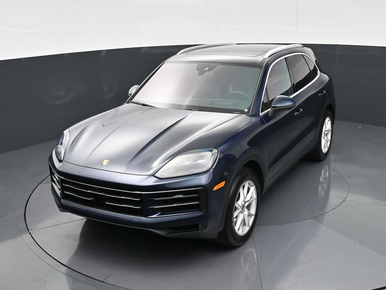 Certified 2025 Porsche Cayenne AWD/4WD image 30