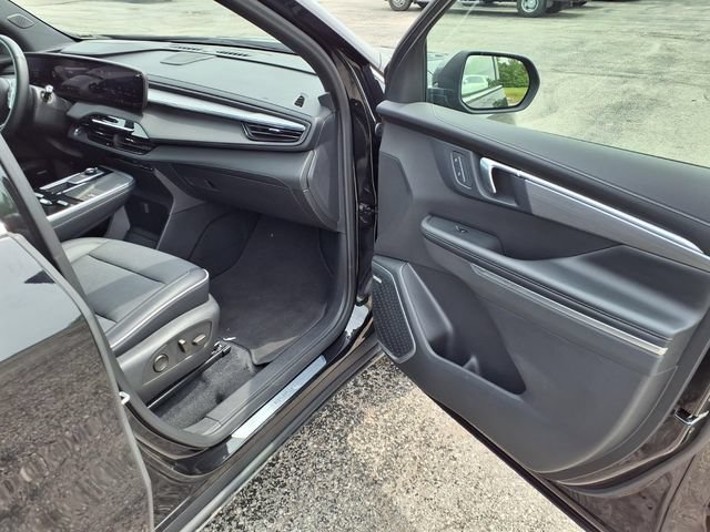 Used 2025 Buick Enclave Preferred AWD/4WD image 94