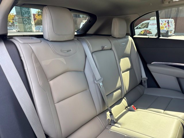 Used 2022 Cadillac XT4 Luxury w/ Cold Weather Package AWD/4WD image 27