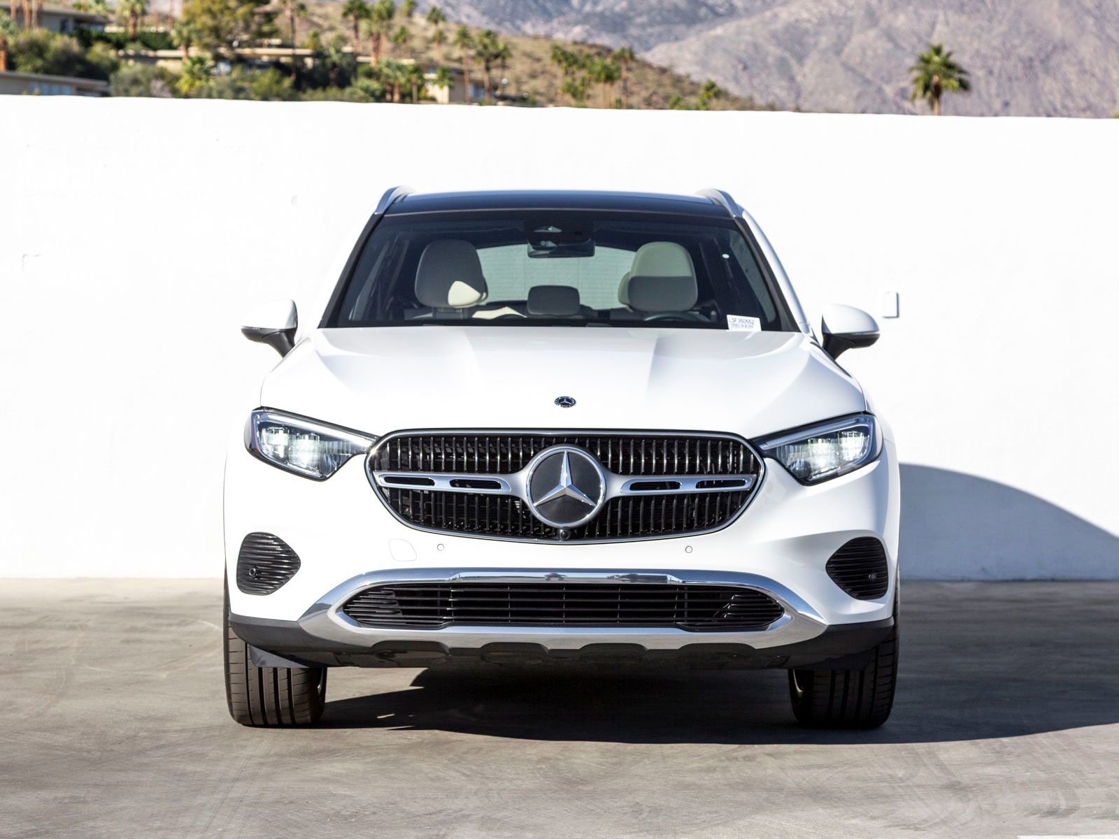 Used 2025 Mercedes-Benz GLC 300 image 4
