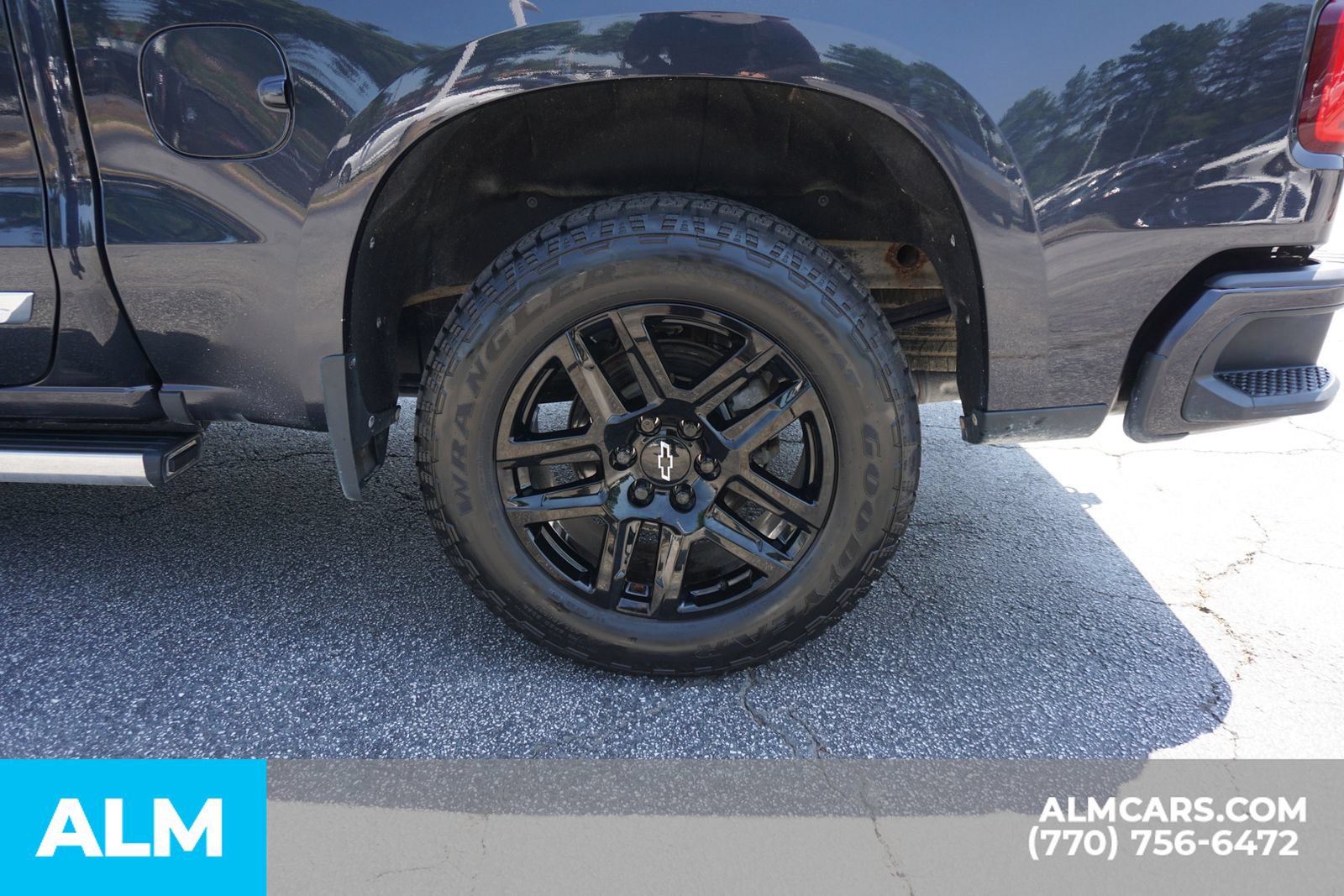Used 2023 Chevrolet Silverado 1500 High Country w/ High Country Premium Package AWD/4WD image 15