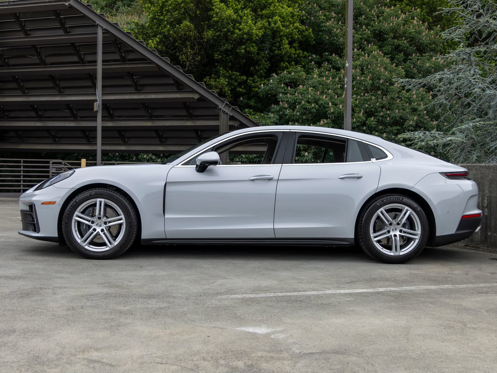 Certified 2025 Porsche Panamera image 2