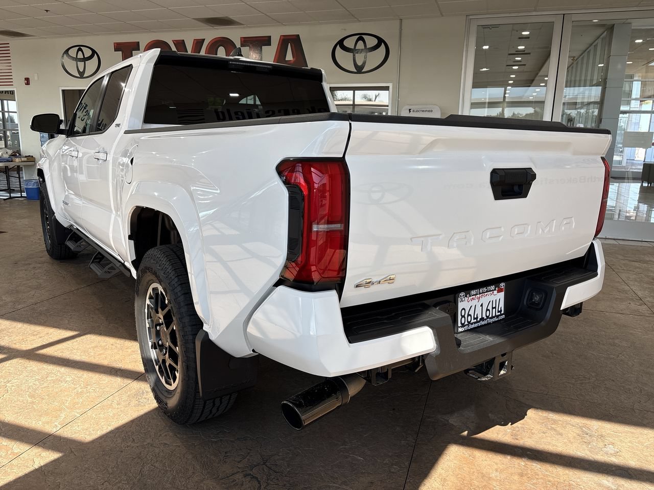 Certified 2025 Toyota Tacoma SR5 AWD/4WD image 8