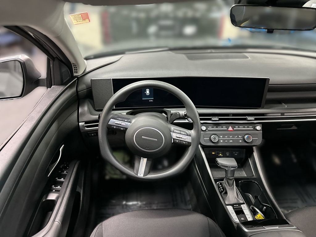 Used 2026 Hyundai Tucson SE FWD image 2