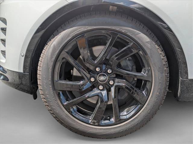 Used 2025 Land Rover Discovery Dynamic SE AWD/4WD image 9